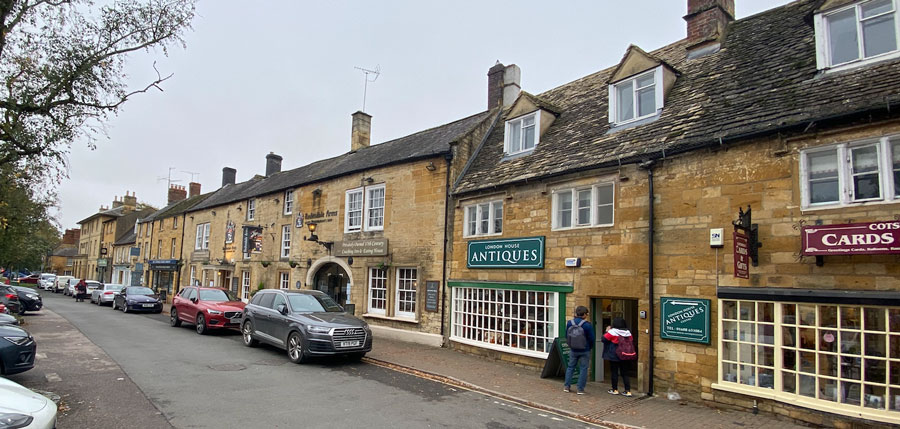 High Street shops moreton in Marsh